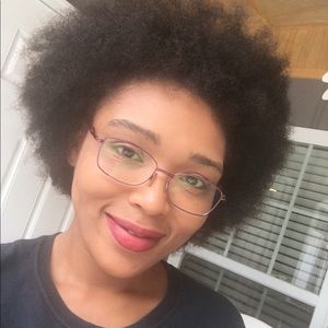 Meet your Posher, Chanel